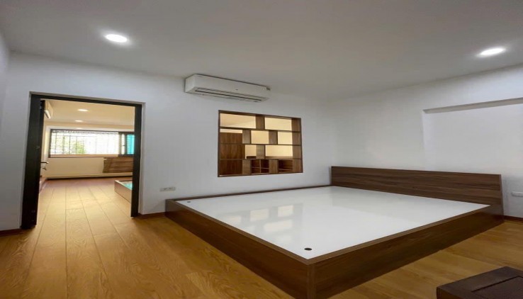 Bán căn hộ tập thể Tầng 3 Nguyễn Chí Thanh, 65m2, 2 ngủ, giá 3.05 tỷ
